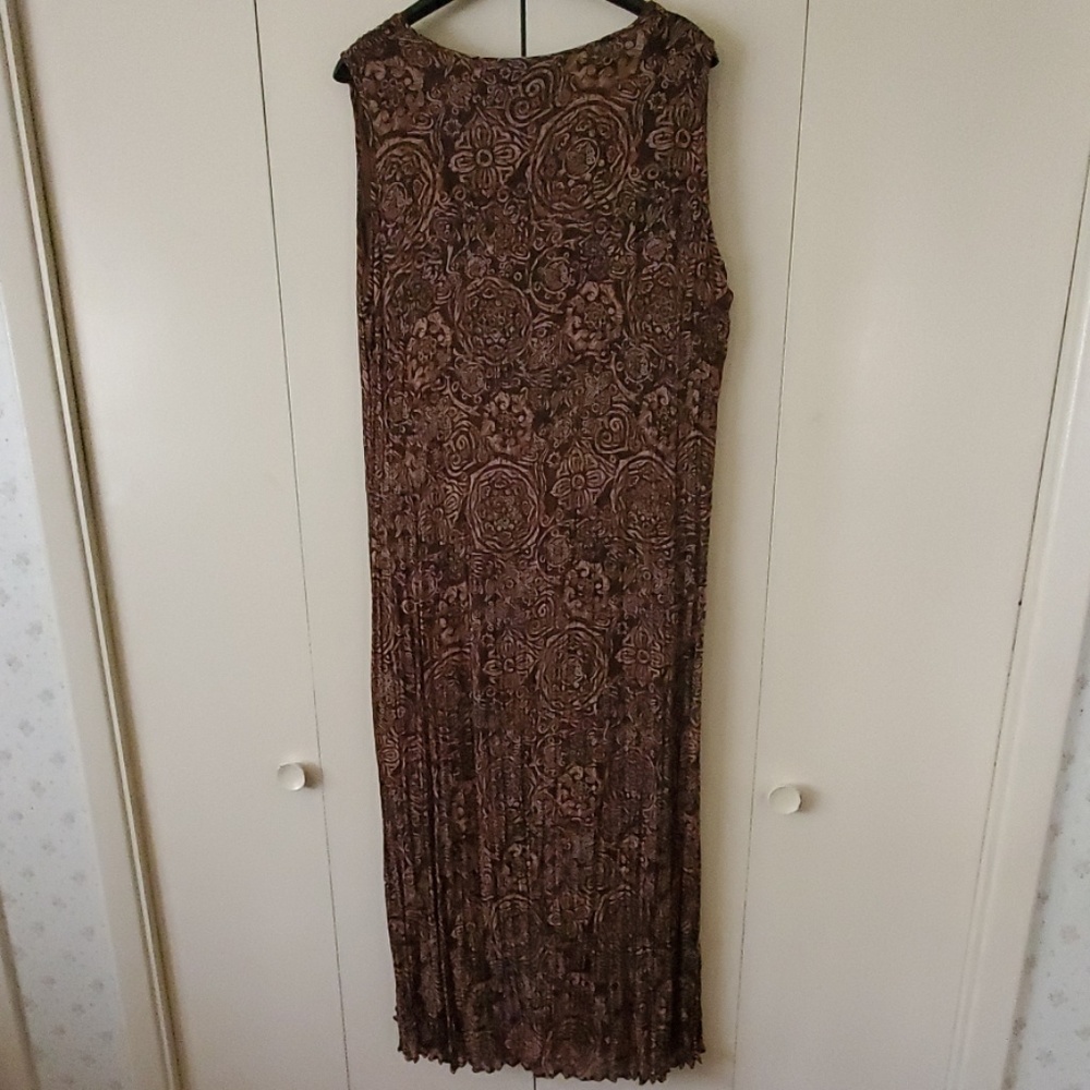 Dress - Picture 2 of 4
